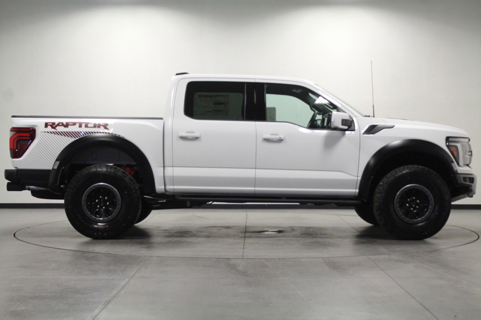 2024 Ford F-150 Raptor photo 2