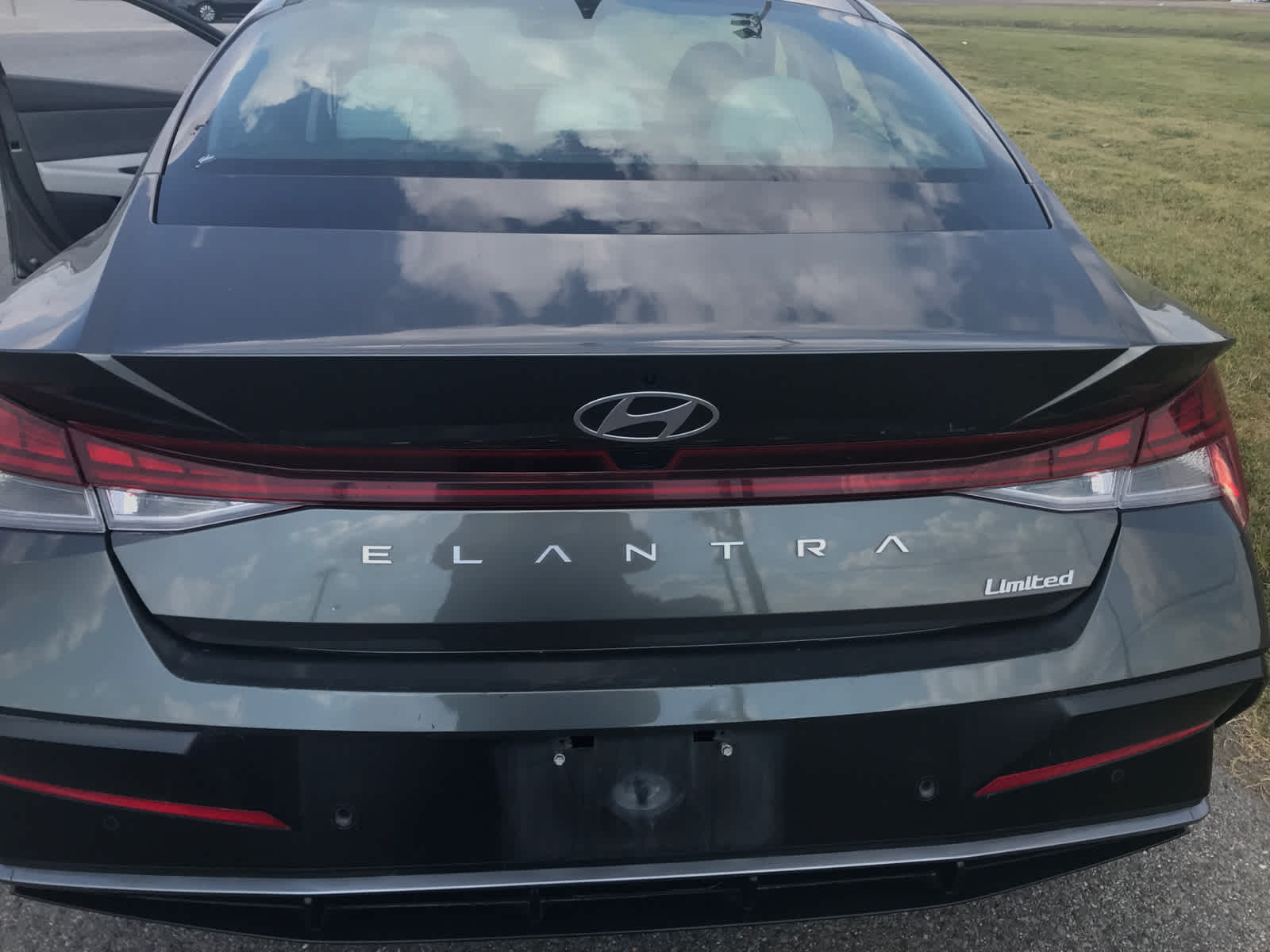 2024 Hyundai Elantra Limited photo 25