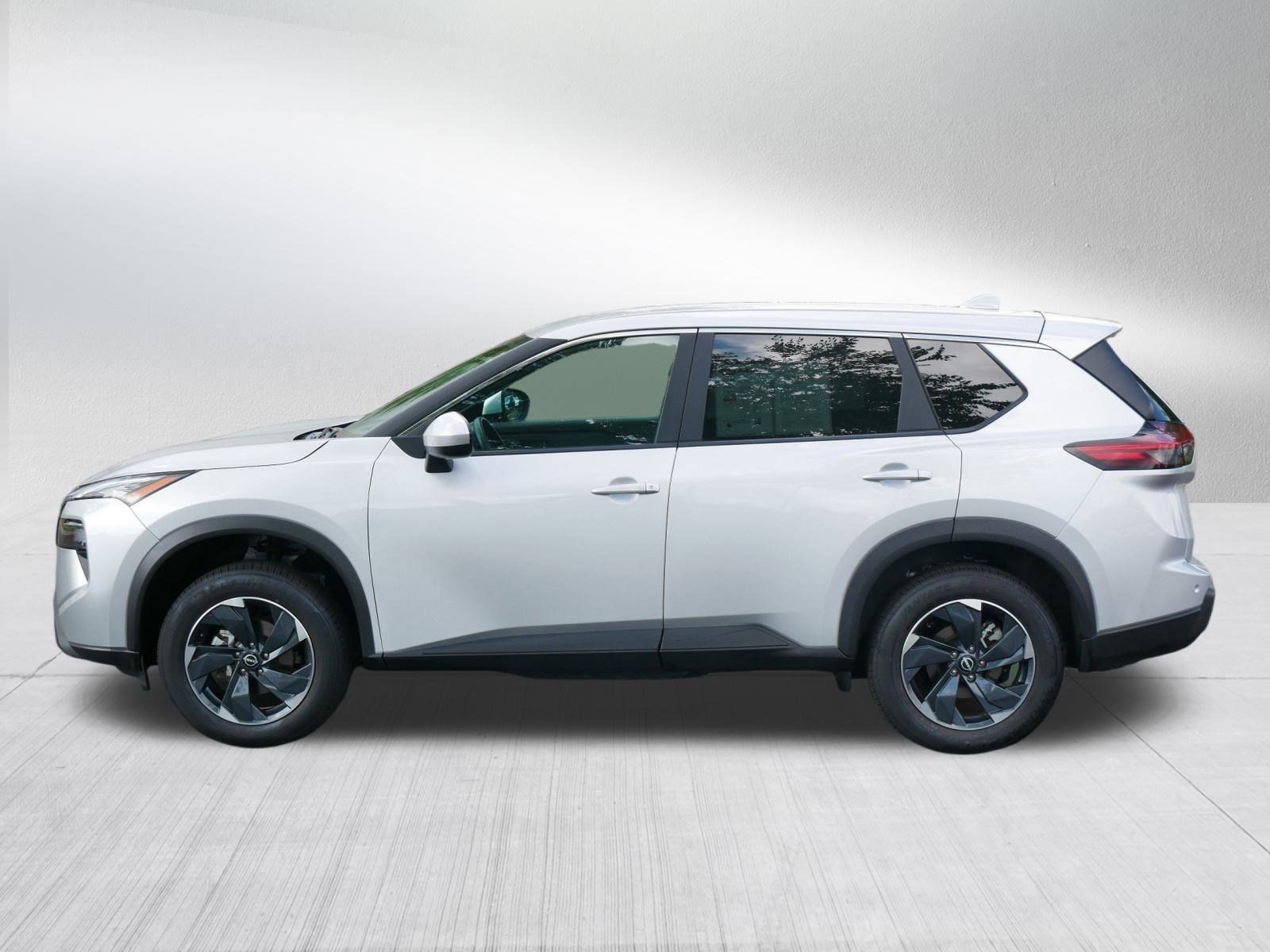 2024 Nissan Rogue SV photo 4