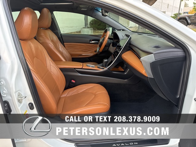 2019 Toyota Avalon Hybrid Limited photo 13