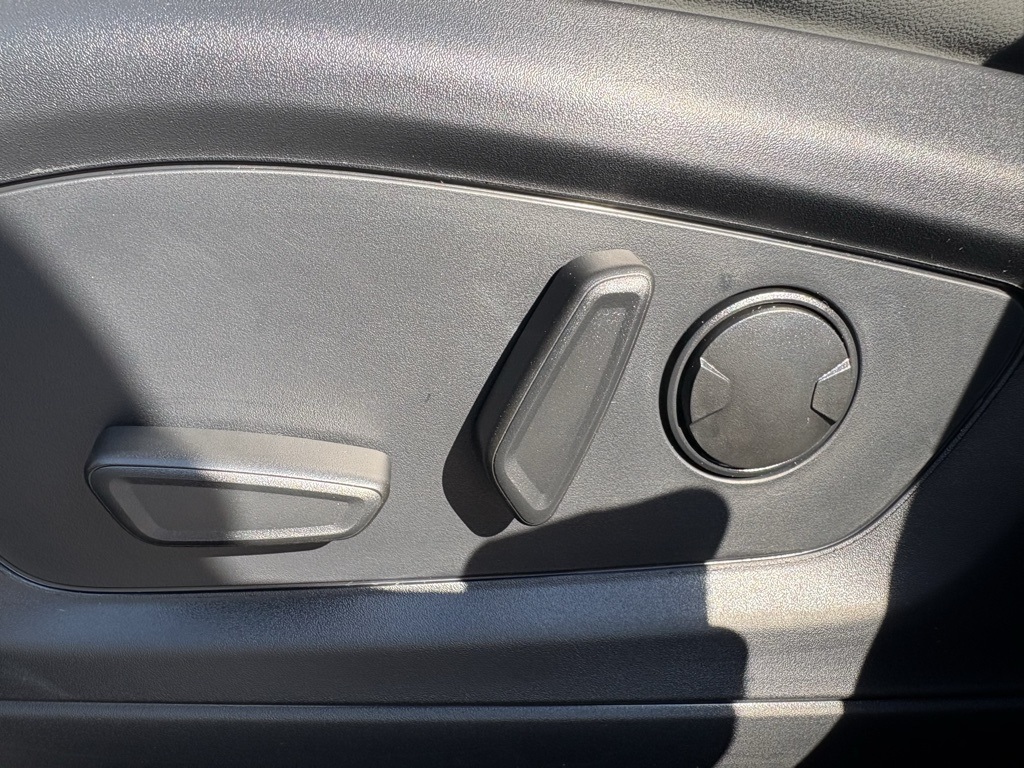 2025 Ford Explorer photo 19