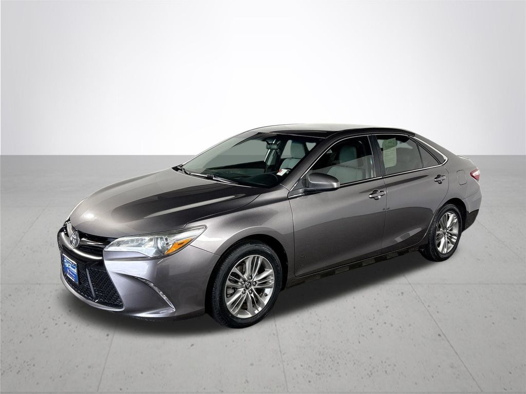 2017 Toyota Camry SE photo 2
