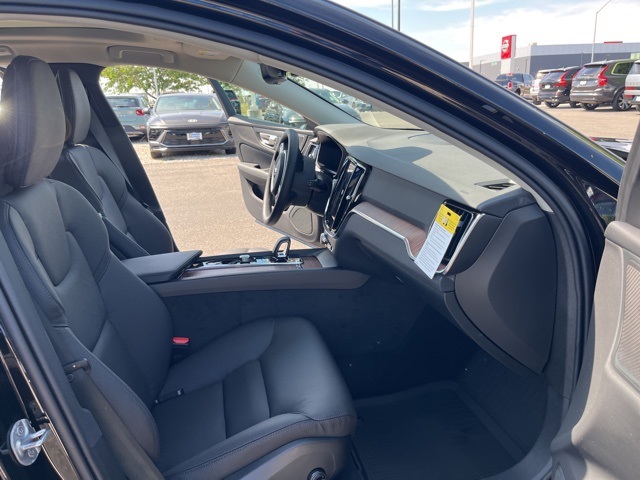 2026 Volvo V60 Cross Country B5 Plus photo 19
