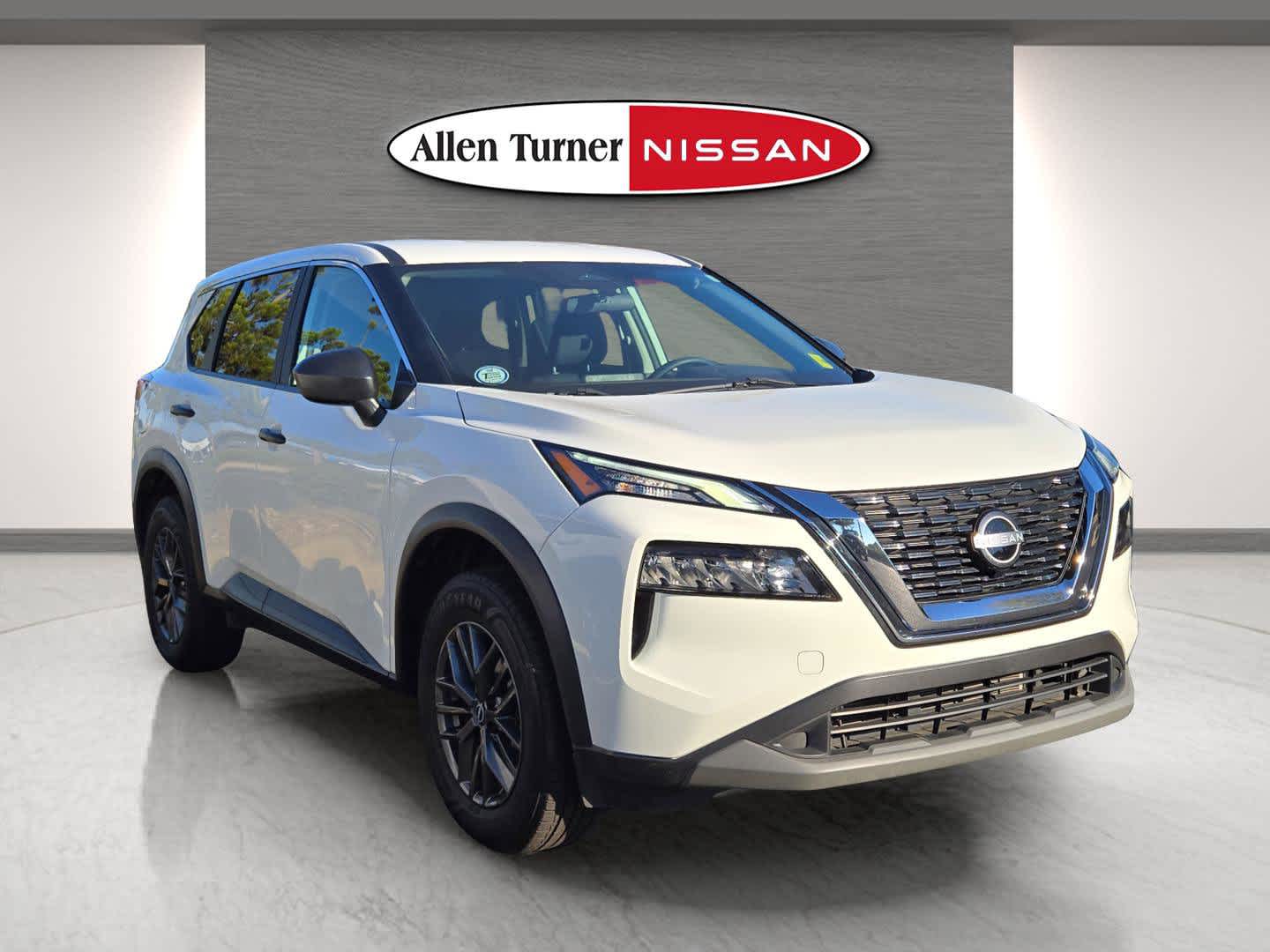 2023 Nissan Rogue S's photo