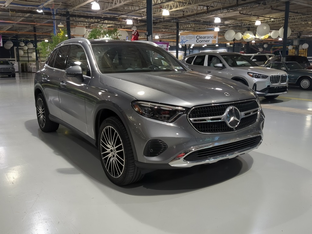 2023 Mercedes Benz GLC 300 4MATIC photo 3