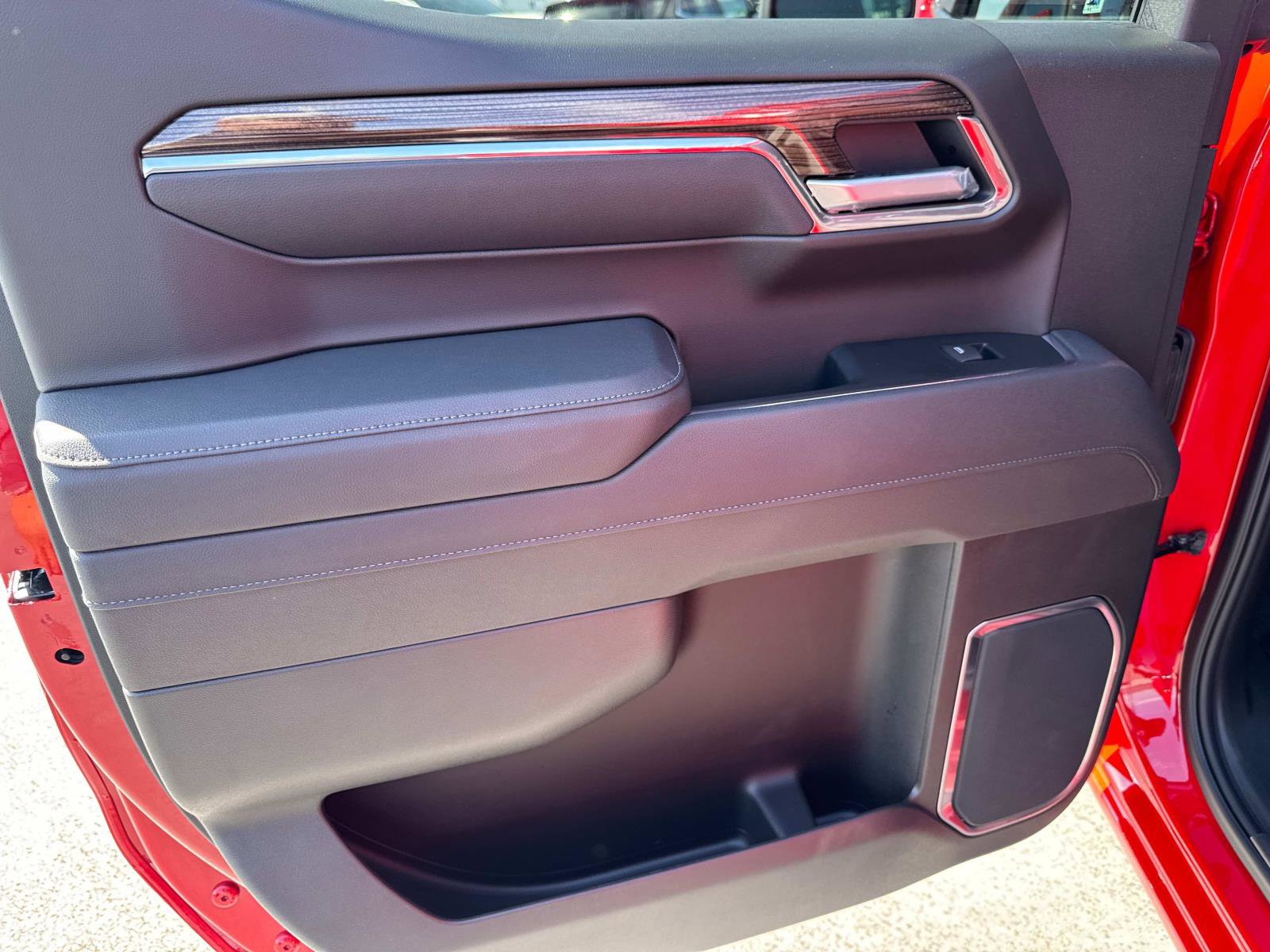 2025 Chevrolet Silverado 1500 LT photo 13