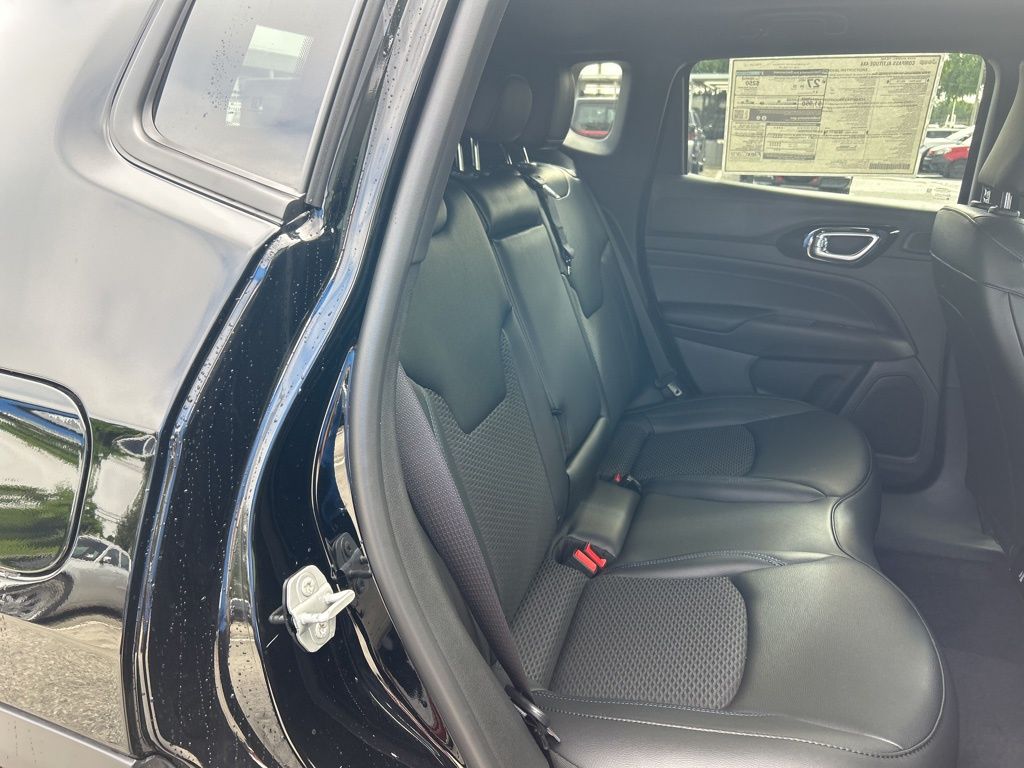 2025 Jeep Compass Latitude photo 23