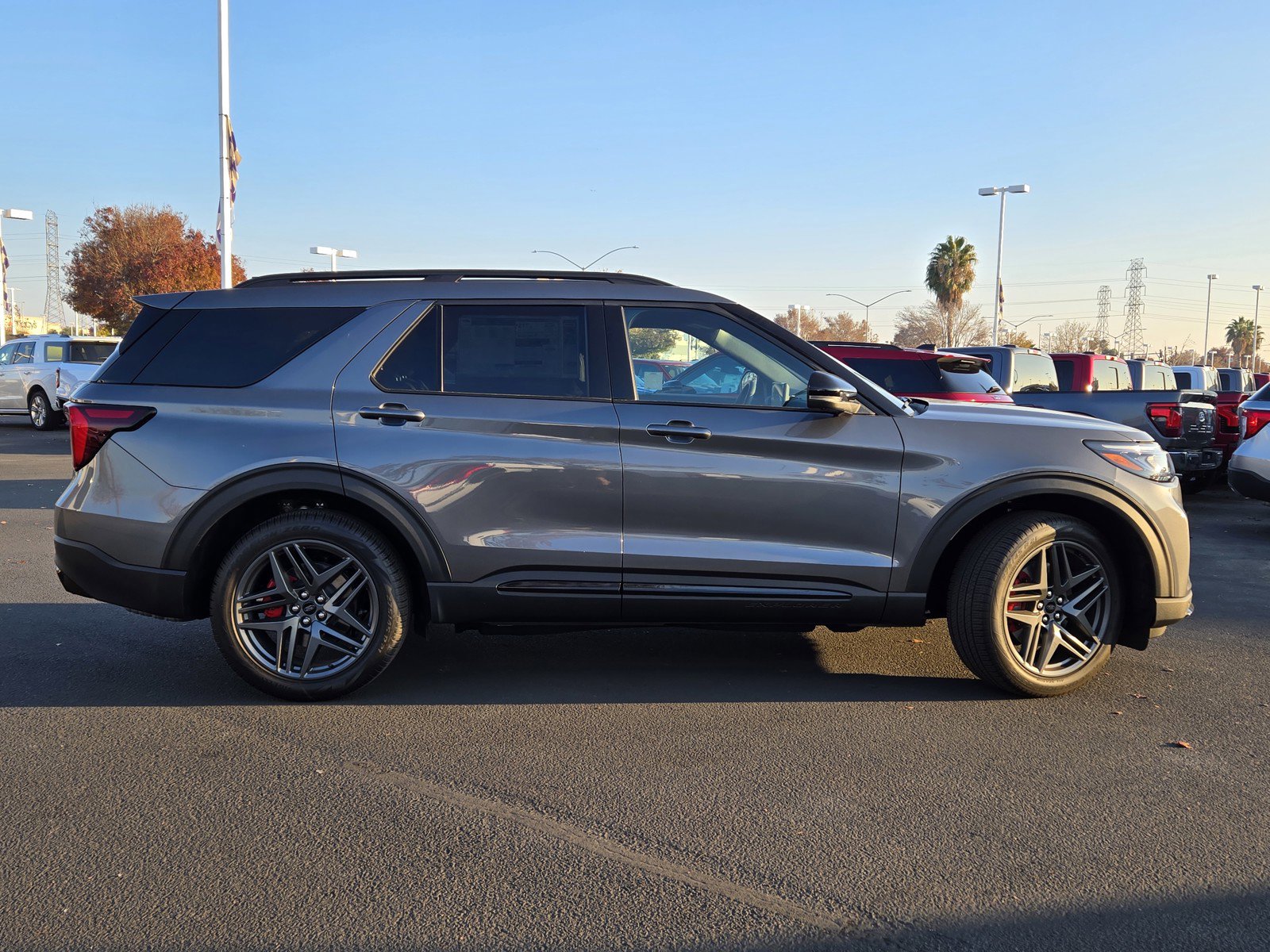 2025 Ford Explorer ST photo 3