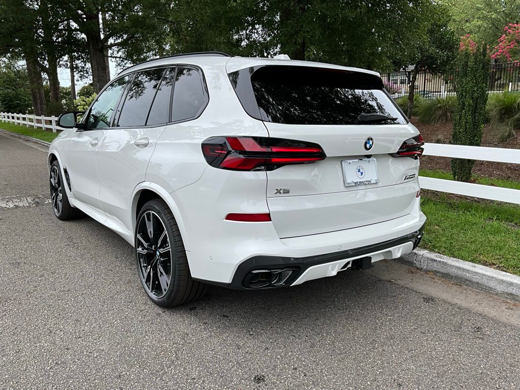 Used 2025 Alpine White BMW M60i image 4