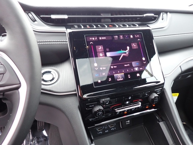 2025 Jeep Grand Cherokee Altitude X photo 17