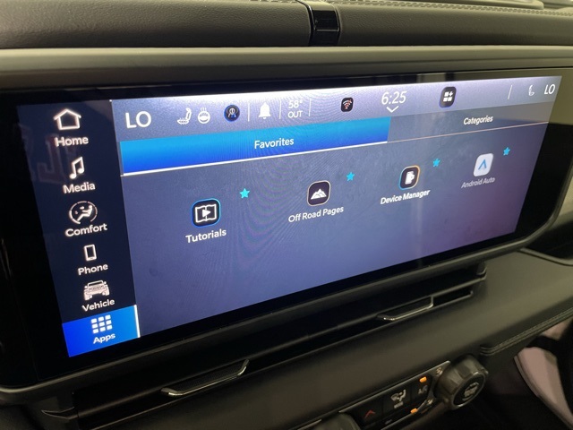 2025 Jeep Wrangler Sahara photo 27