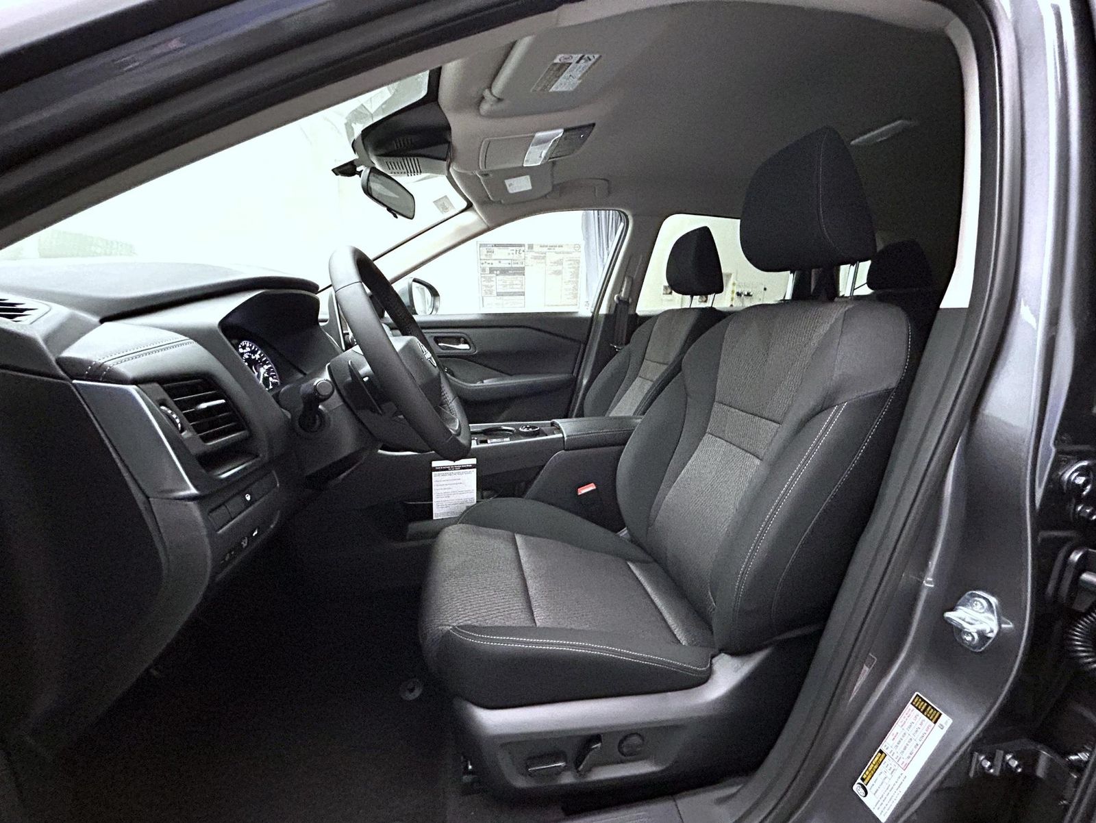 2026 Nissan Rogue SV photo 10