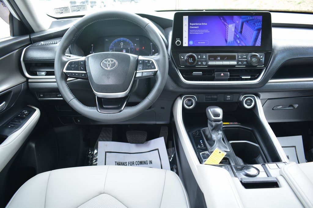 2024 Toyota Grand Highlander XLE photo 3