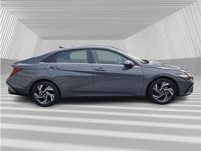 2025 Hyundai Elantra SEL Convenience photo 4