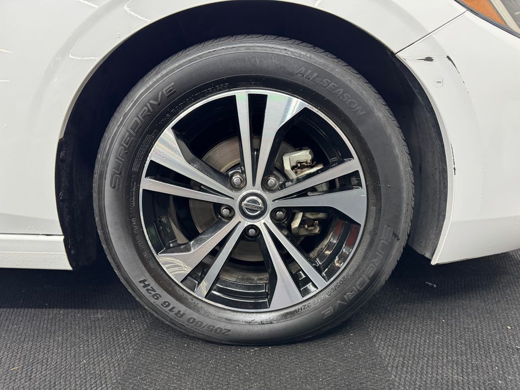 2022 Nissan Sentra SV photo 12