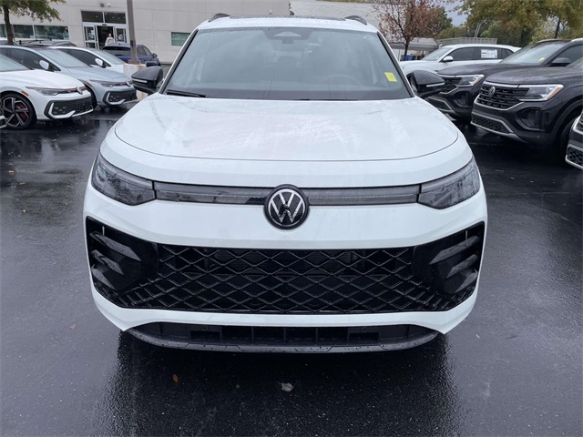 2026 Volkswagen Tiguan SE R-Line Black photo 2