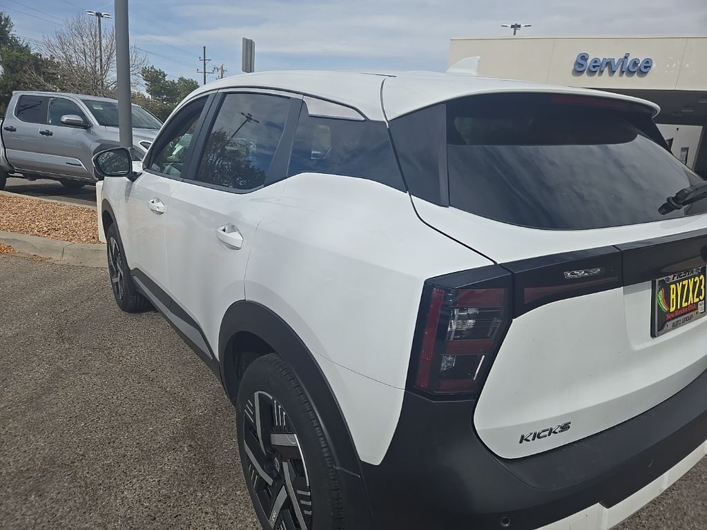 2025 Nissan Kicks SV photo 4