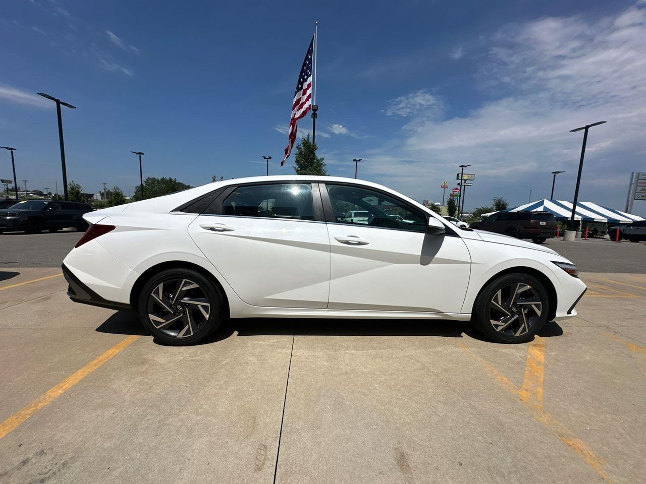 2025 Hyundai Elantra Hybrid Limited photo 3