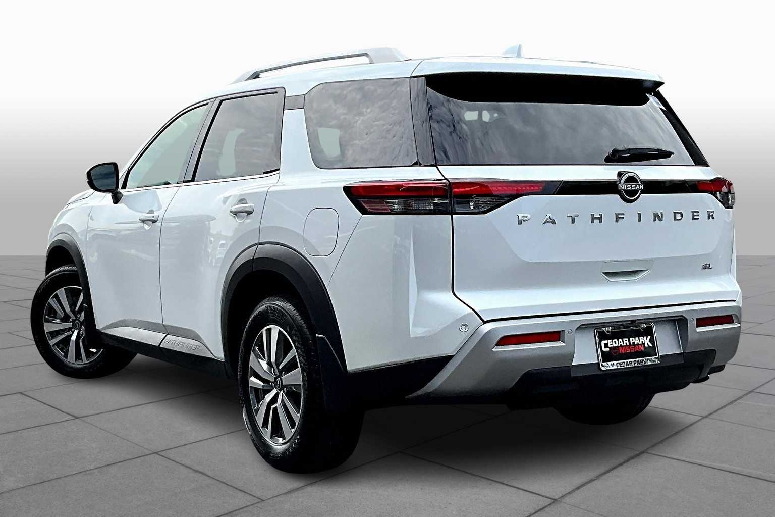 2025 Nissan Pathfinder SL photo 12