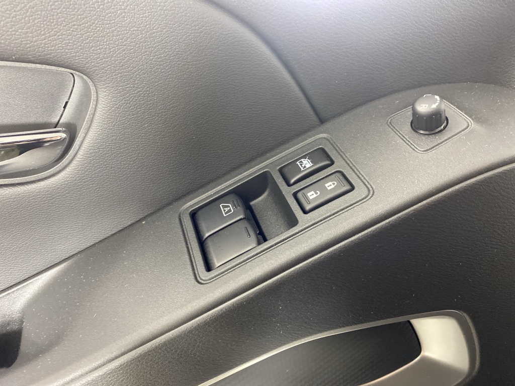 2025 Nissan Frontier SV photo 13