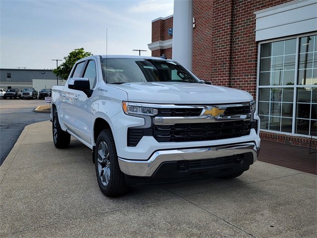 2025 Chevrolet Silverado 1500 LT photo 2