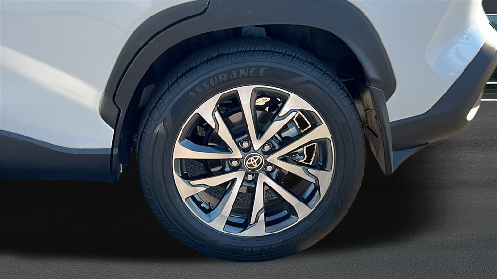 2023 Toyota Corolla Cross XLE photo 5