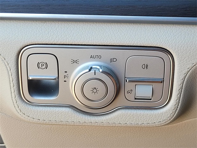 2022 Mercedes Benz GLS 450 4MATIC photo 22