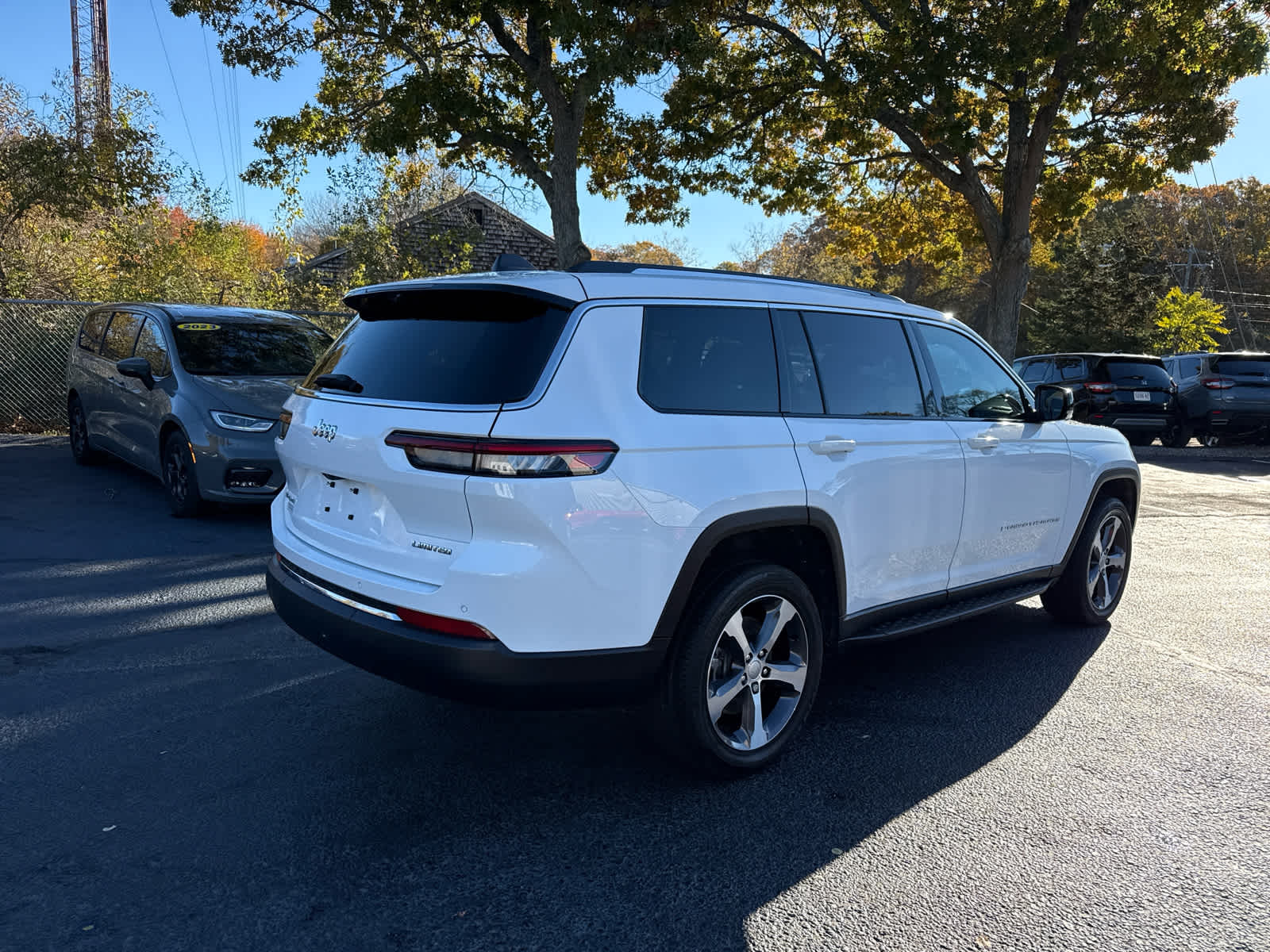 2023 Jeep Grand Cherokee Limited photo 2