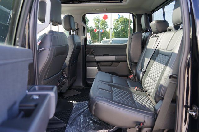 2025 FORD F-250 - Image 30