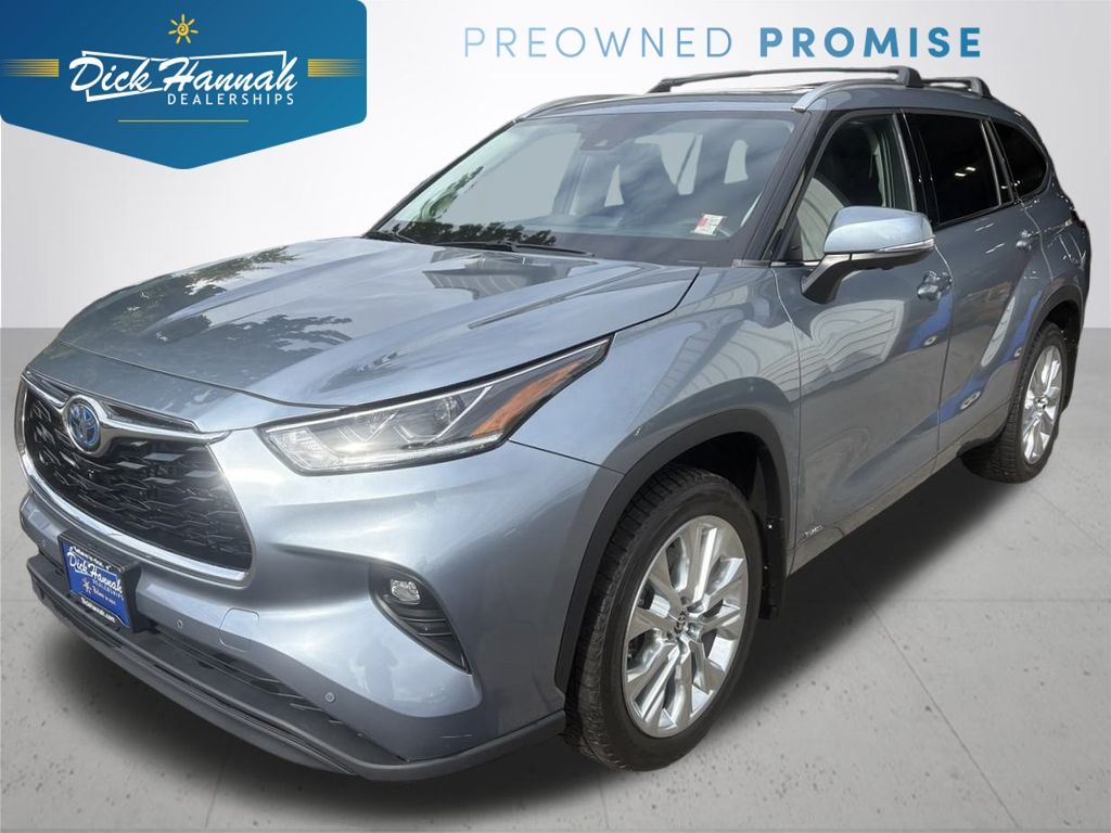 2023 Toyota Highlander Limited's photo
