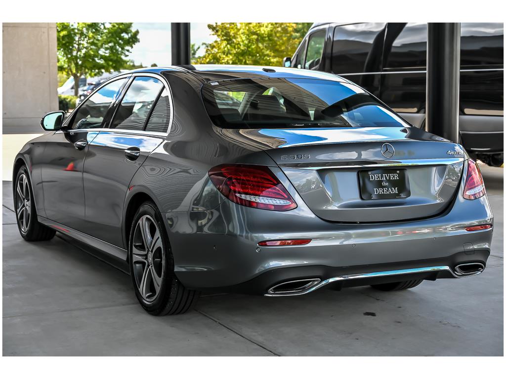2017 Mercedes Benz E 300 4MATIC photo 6