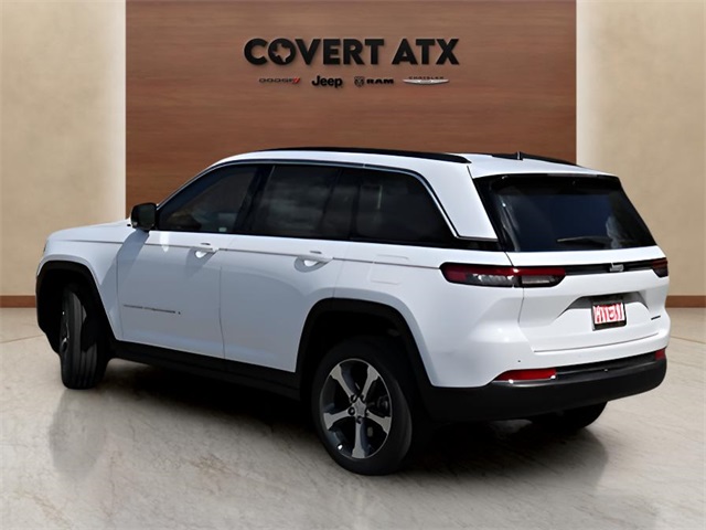 2025 Jeep Grand Cherokee Limited photo 3