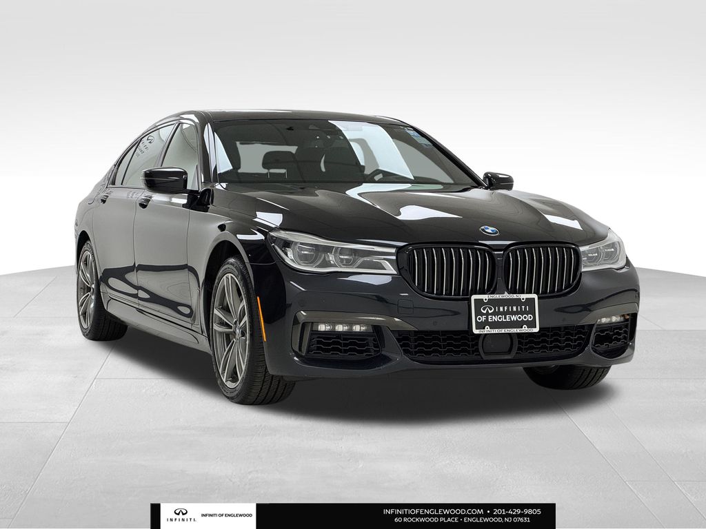 2019 Bmw 750i / B7 xDrive Sedan photo 2