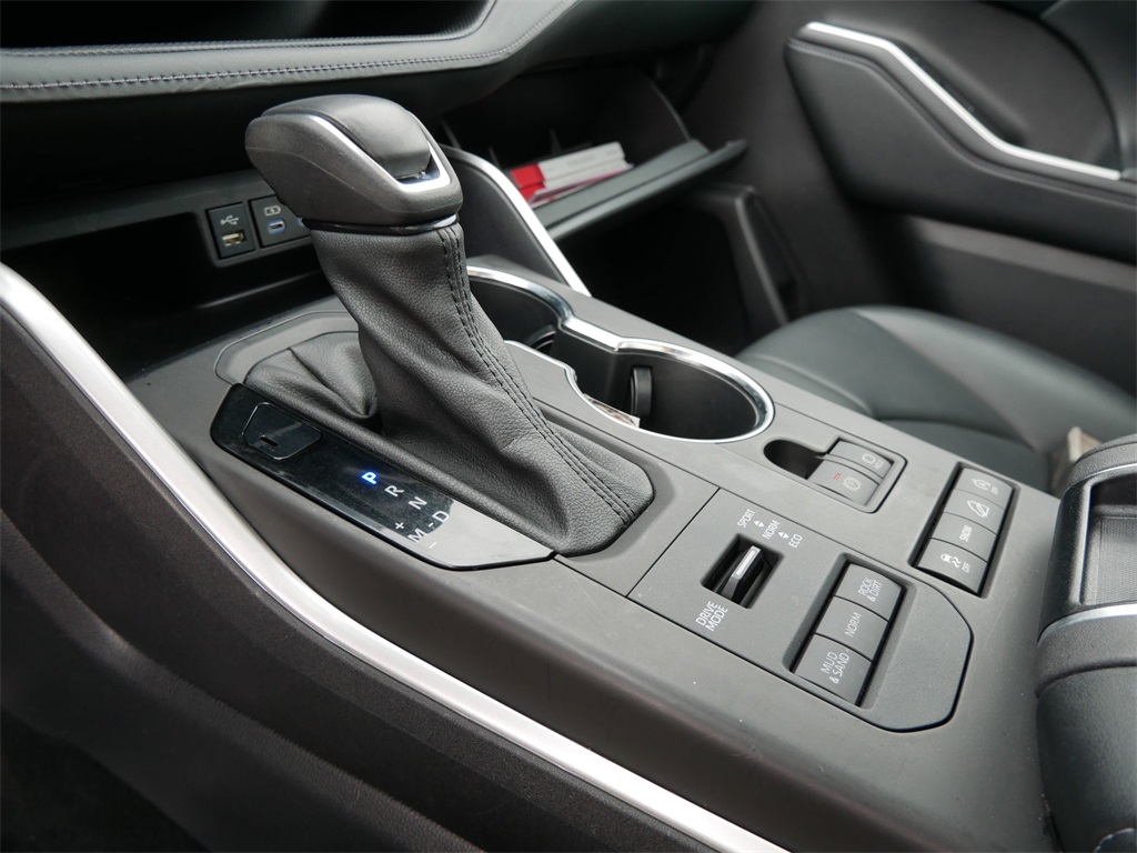 2022 Toyota Highlander XLE photo 16