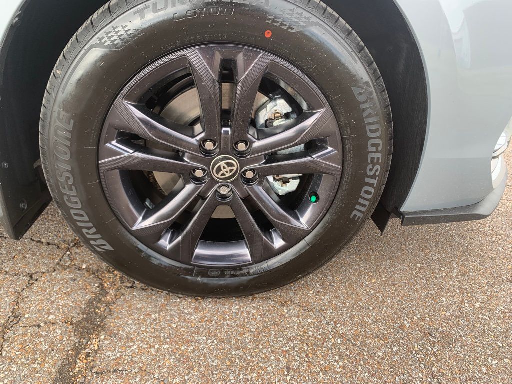 2025 Toyota Sienna XSE photo 9