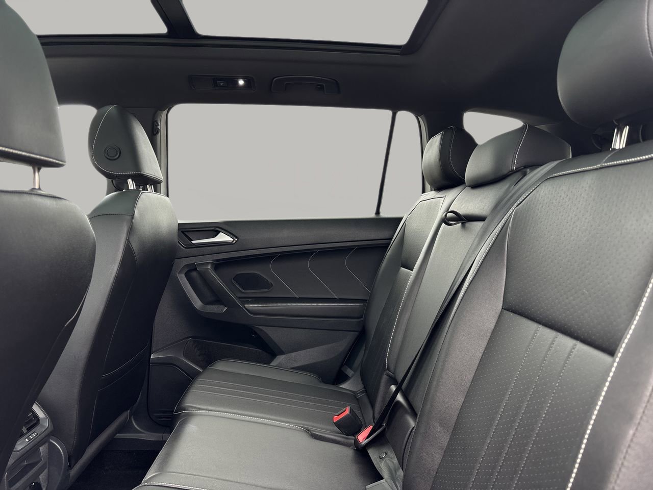 2023 Volkswagen Tiguan SE R-Line Black photo 16