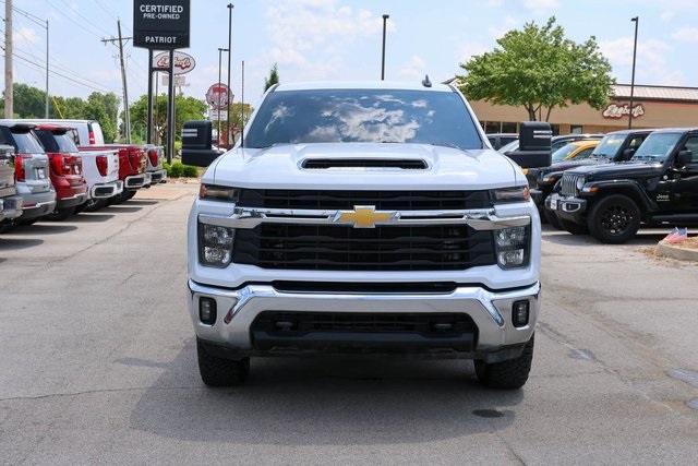 Used 2024 White Chevrolet LT image 3