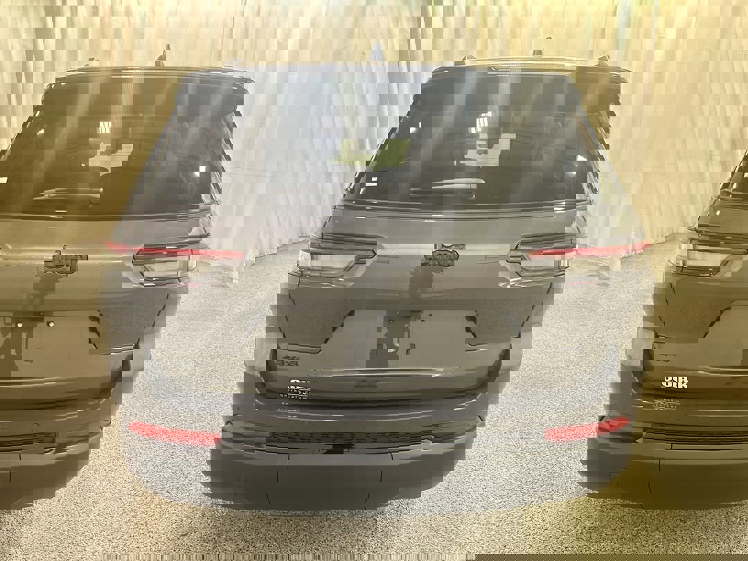 2025 Jeep Grand Cherokee Altitude X photo 4