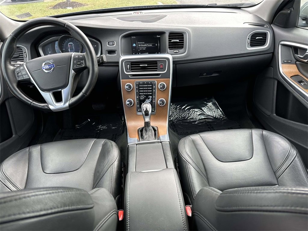 2016 Volvo S60 Inscription T5 Platinum AWD photo 2