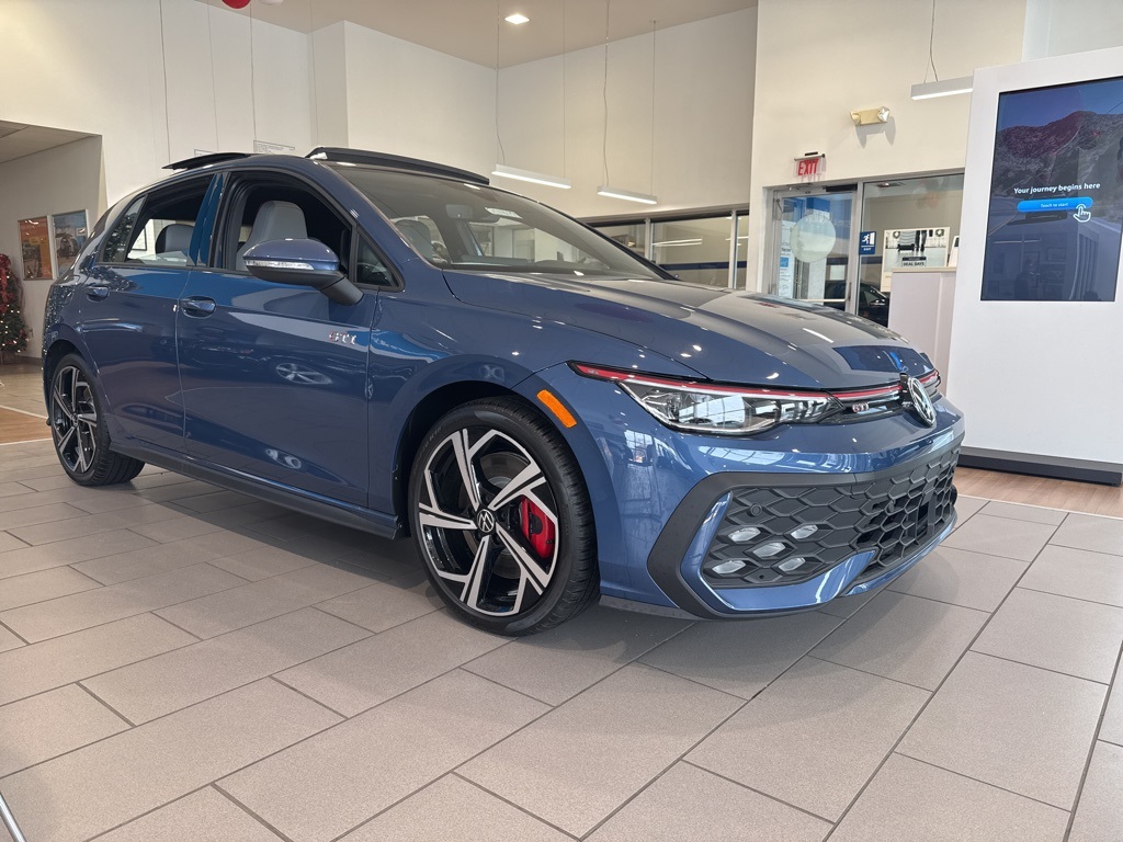 2025 Volkswagen Golf GTI SE's photo
