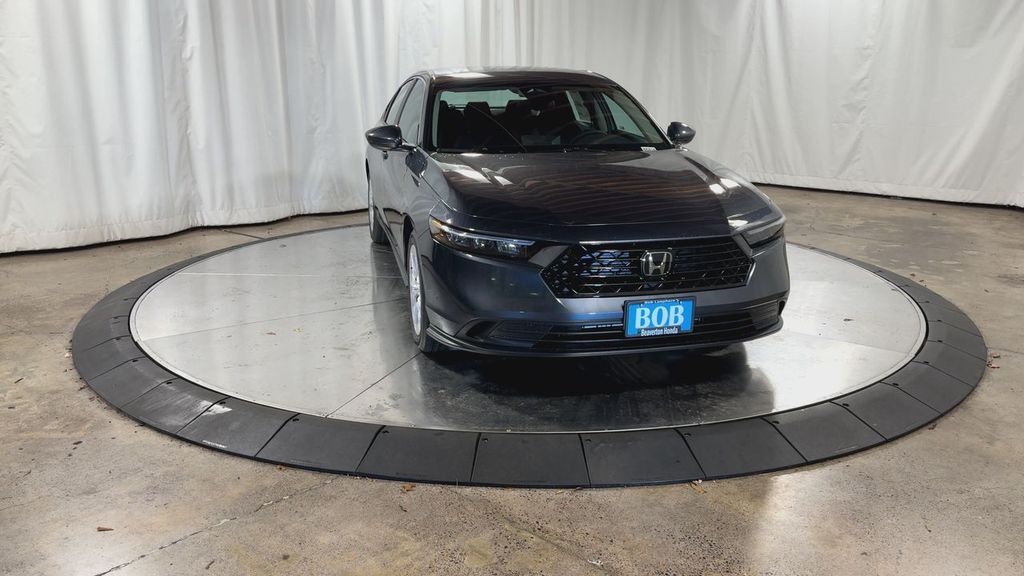 2025 Honda Accord LX photo 3