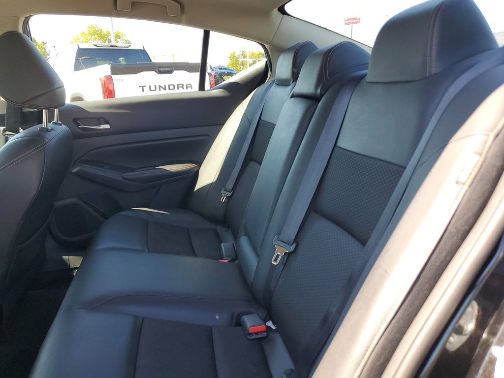 2022 Nissan Altima 2.5 SR photo 8