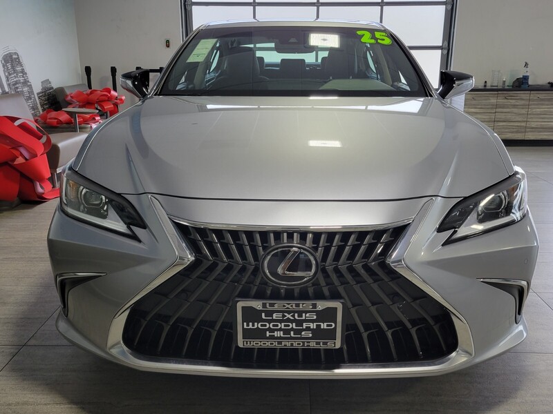 2025 Lexus ES 300h photo 7