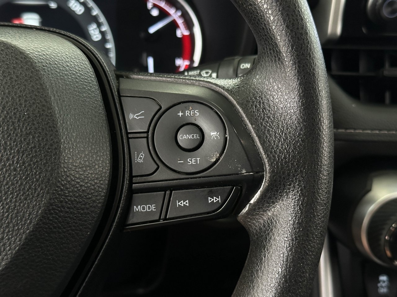 2023 Toyota RAV4 XLE photo 22