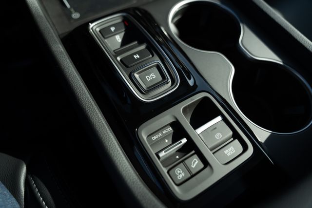 2025 Honda Pilot Touring photo 29