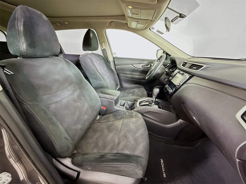2016 Nissan Rogue SV photo 28