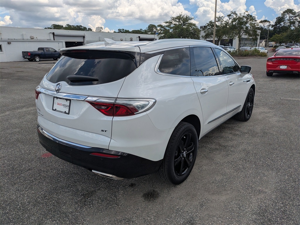 2024 Buick Enclave Essence photo 3