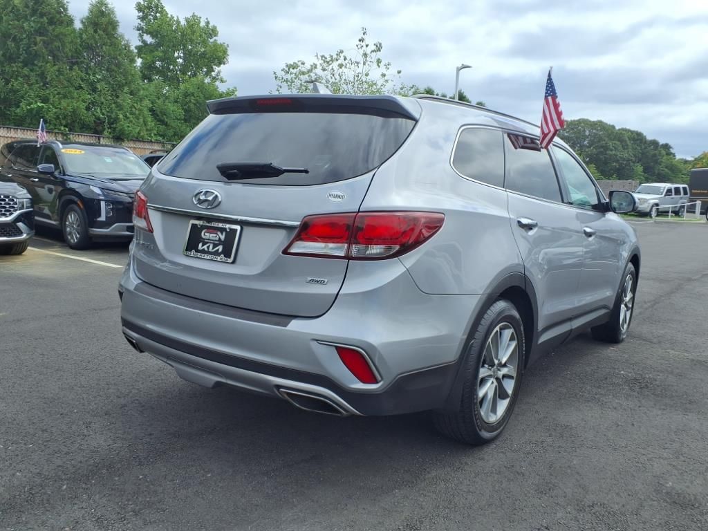 2018 Hyundai Santa Fe SE photo 4