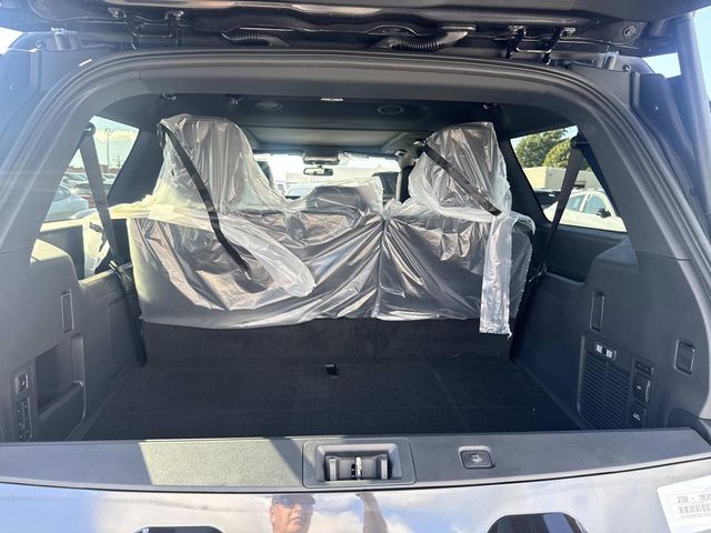 2025 Ford Expedition Platinum MAX photo 4