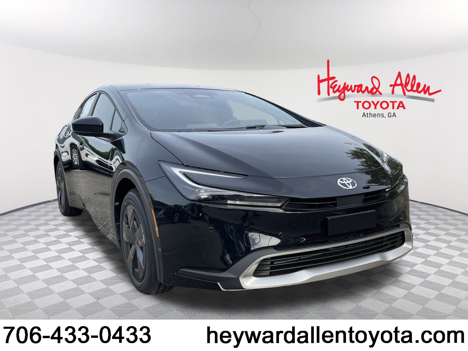 2025 Toyota Prius SE's photo